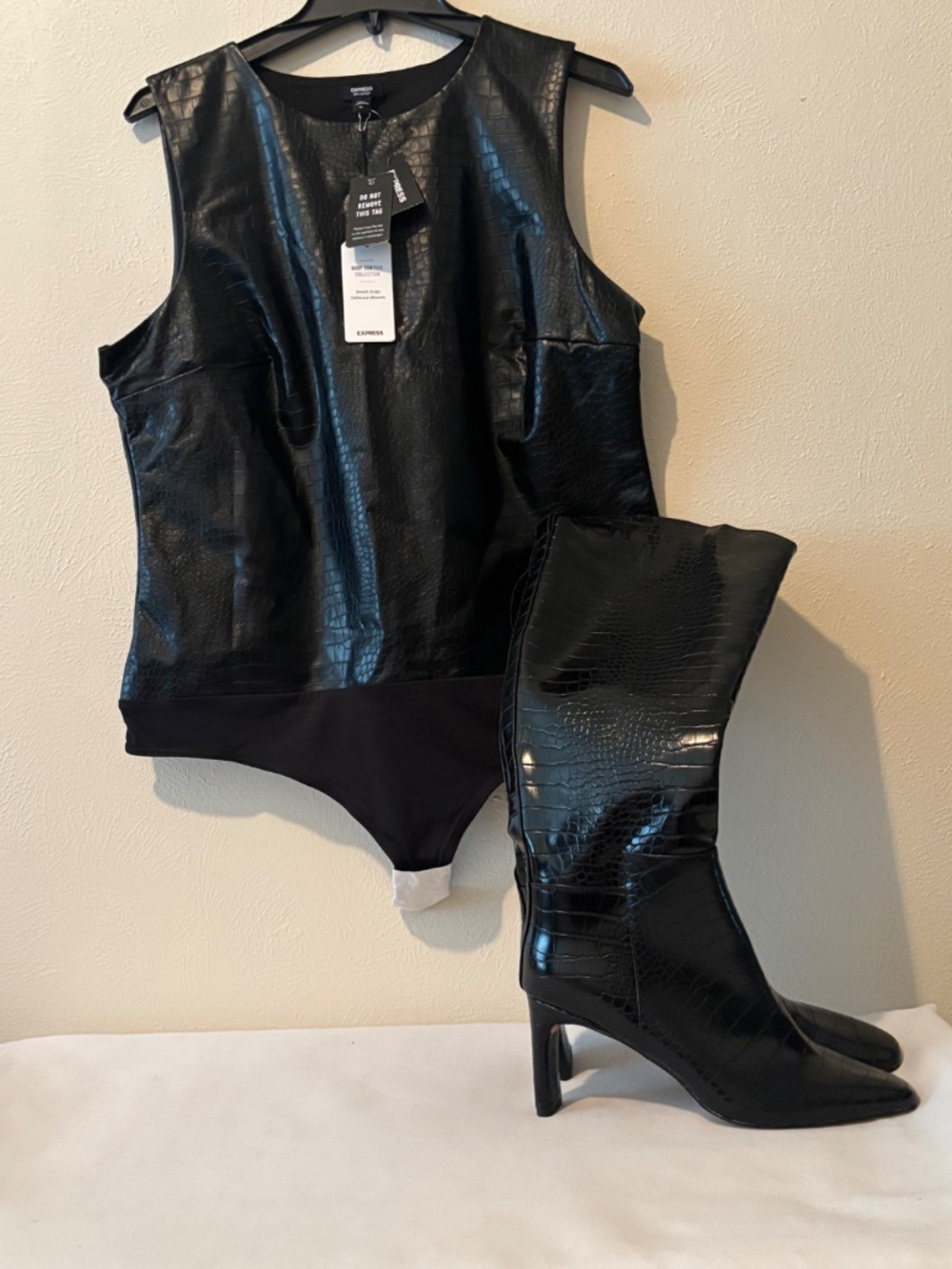 Express Ladies Body Contour Croc Faux Leather High Neck Thong Bodysuit - Size XL - Picture 5 of 7